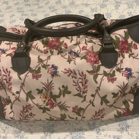Laura Ashley Overnight Bag No 1 Floral matching Handles A Gorgeous must have Bag - Picture 6 of 11